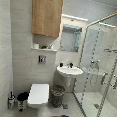 Metro Luxe Apartment