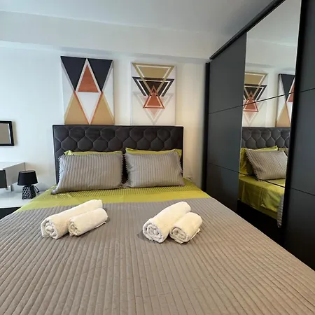 Metro Luxe Apartamento *