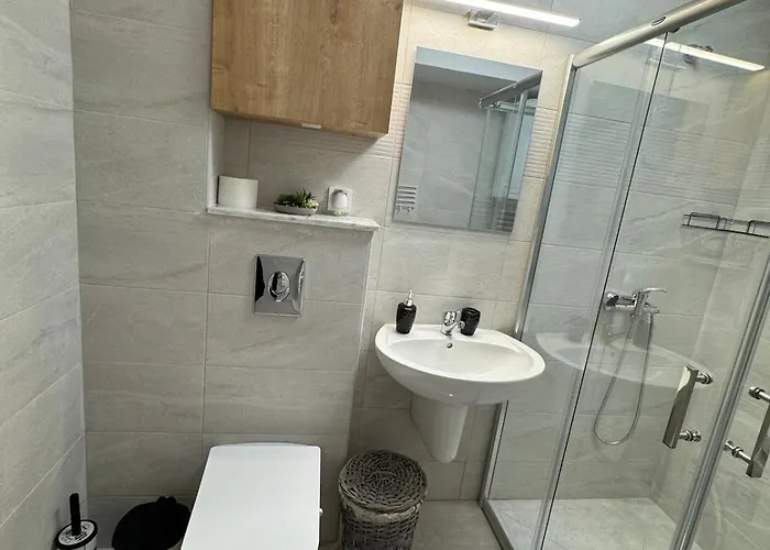 Metro Luxe Apartment